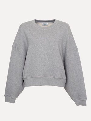 Sweat Emma. The ultimate classic. Ce pull gris est une pièce qui fonctionne à tous les coups. Sa coupe ample et son tissu...