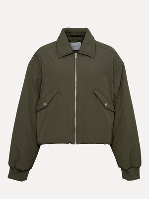 Korte bomber Mauro. Effortless edge. Deze khaki bomber combineert een stoere look met een casual, comfortabele pasvorm. P...