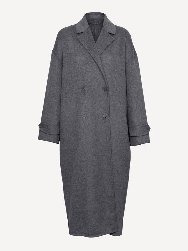 Les Soeurs Lange mantel Adan 2. Ready for fall? Deze lange jas in een prachtige grijstint zit altijd goed. De rechte pasv...