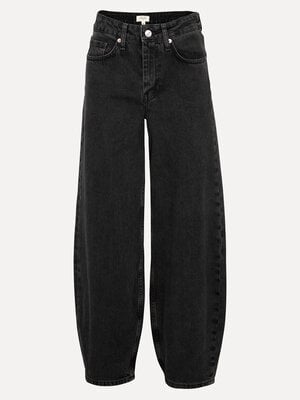 Jean ballon Marisse. Ce jean ballon noir en denim délavé allie silhouette décontractée et taille haute flatteuse. Sa tein...