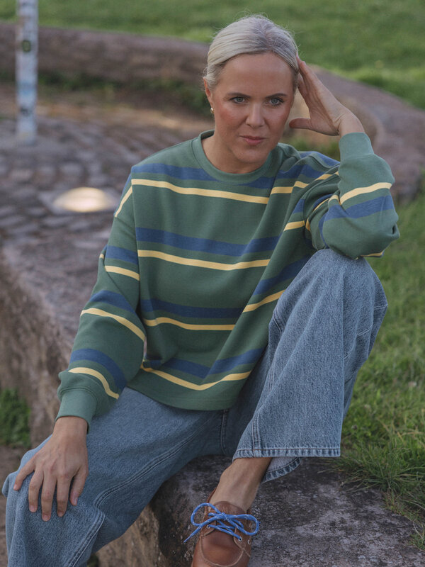 Les Soeurs Longsleeve T-Shirt Maxime 7. Easy does it. This green piqué long sleeve strikes the perfect balance between T-...