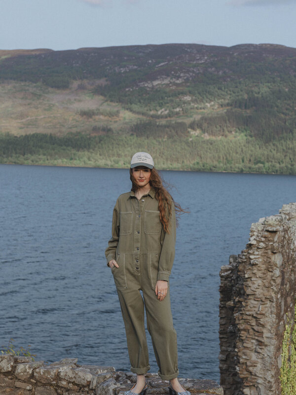 Les Soeurs Combinaison à coutures contrastées Mono 8. Cette combinaison khaki aux surpiqûres contrastantes donne une touc...
