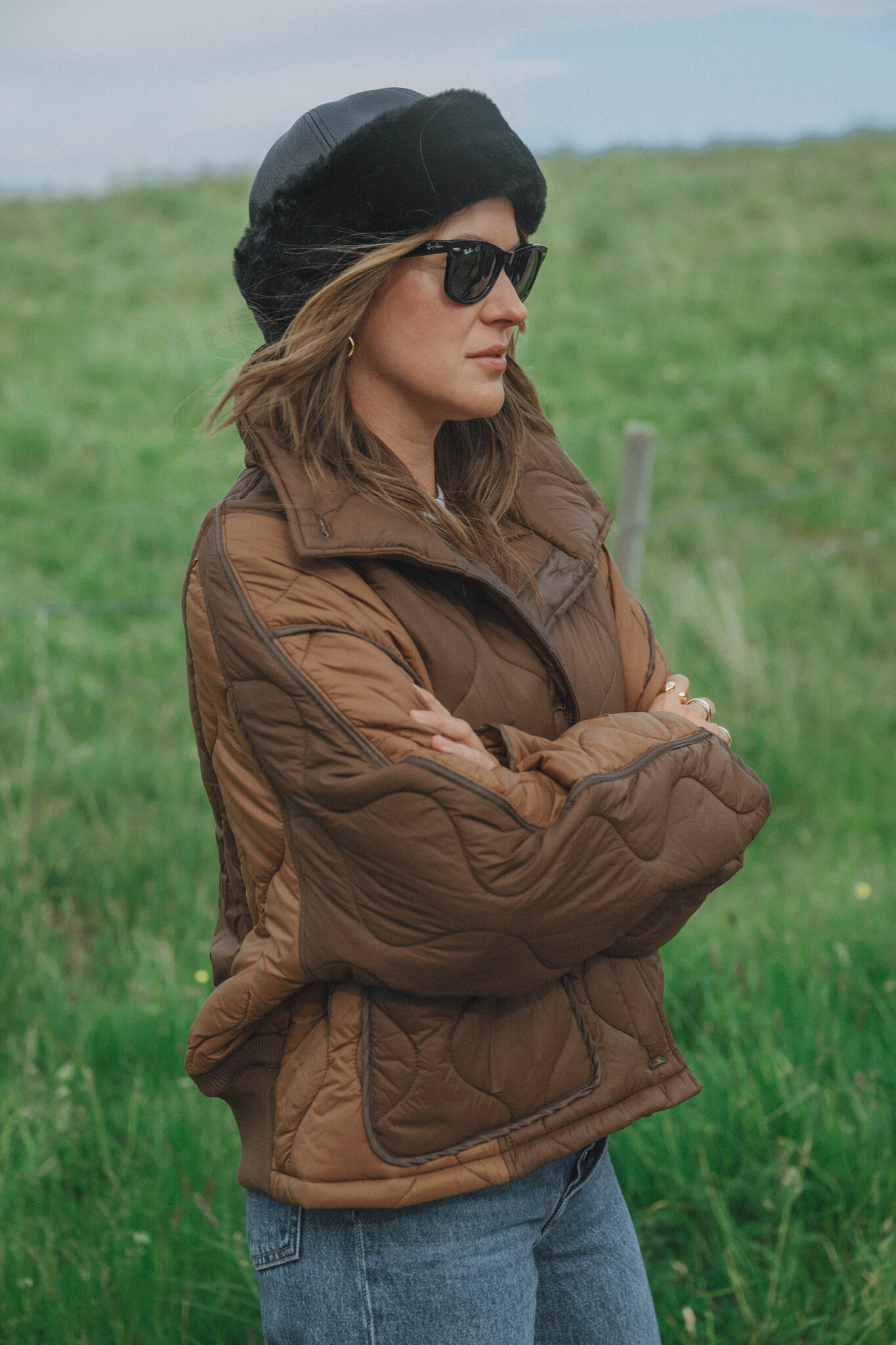 Les Soeurs Chapeau en fausse fourrure Pilar 2. Cool et cosy - Ce bonnet noir en fausse fourrure est l’essentiel hivernal ...