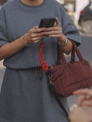 Handtas Bobbie. Weightless comfort, effortless style. Deze gewatteerde handtas is zacht, licht en verrassend ruim. Ideaal...