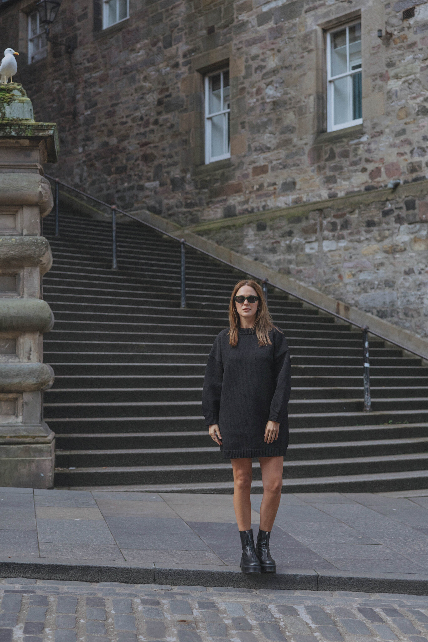 Les Soeurs Robe en maille Monti 8. La petite robe noire d’automne. Cette robe courte en fil tubulaire épais allie sobriét...