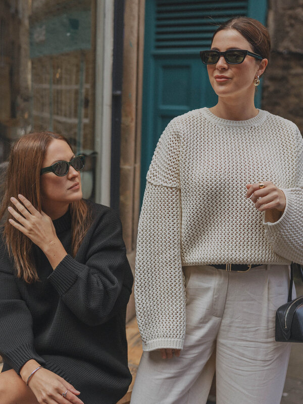 Les Soeurs Gebreide trui Mali 7. Deze ecru sweater in tube yarn is jouw nieuwe favoriet. De losse pasvorm zorgt voor ulti...