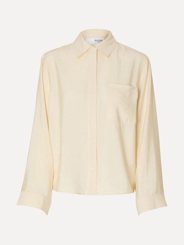 Selected Relaxed shirt Amara 2. Soft & chic. This beige shirt in a soft fabric and relaxed fit adds a touch of elegance t...