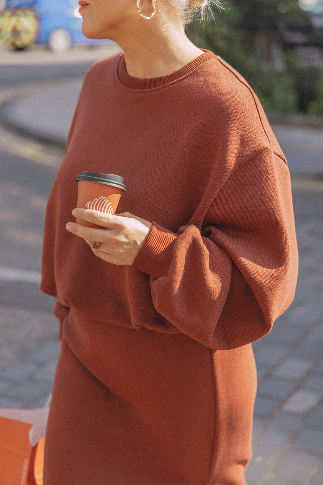 Les Soeurs Balloon sweater Metz 7. Burgundy balloon sweater with an oversized fit. Comfortable yet chic, it pairs perfect...