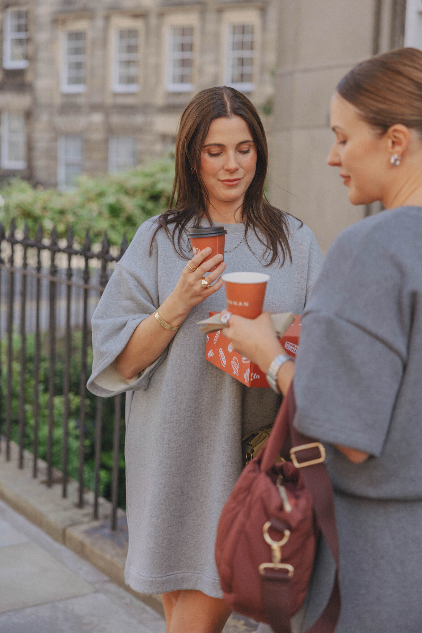 Les Soeurs Sweaterdress Mae 7. Sporty chic. This grey sweater dress proves that comfort and style go hand in hand. With i...