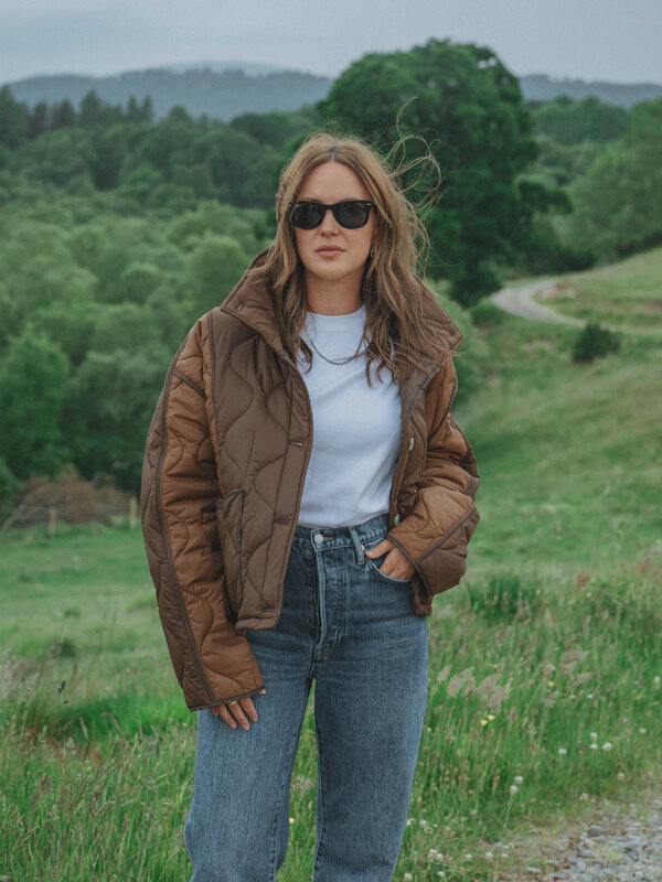 Les Soeurs Rechte jeans Mats 3. Forever favourite. Deze donkerblauwe jeans met rechte pijpen is een tijdloze essential di...