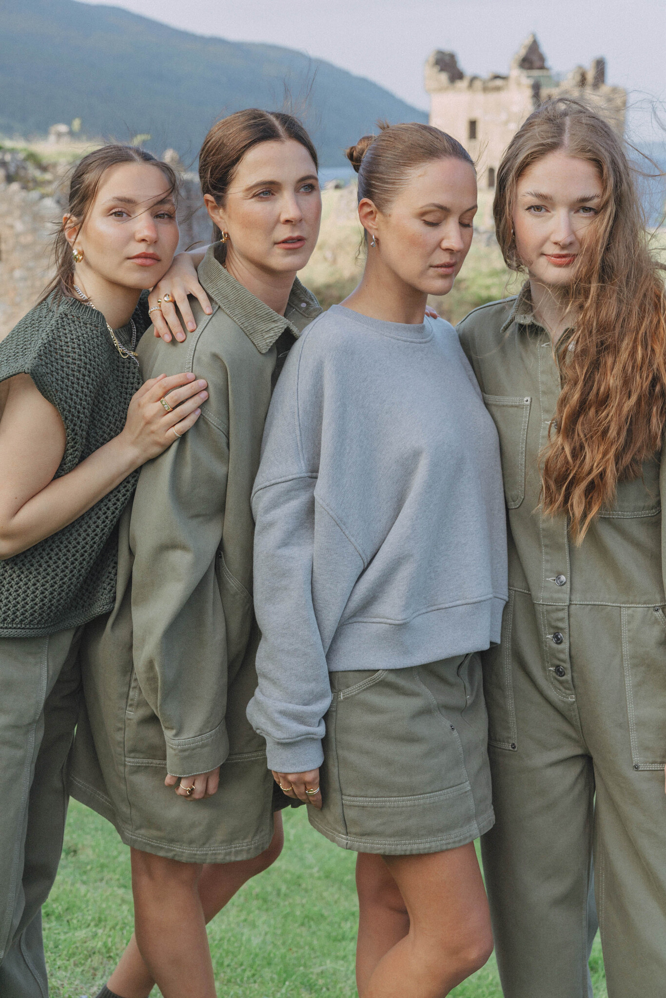 Les Soeurs Sweat Emma 8. The ultimate classic. Ce pull gris est une pièce qui fonctionne à tous les coups. Sa coupe ample...