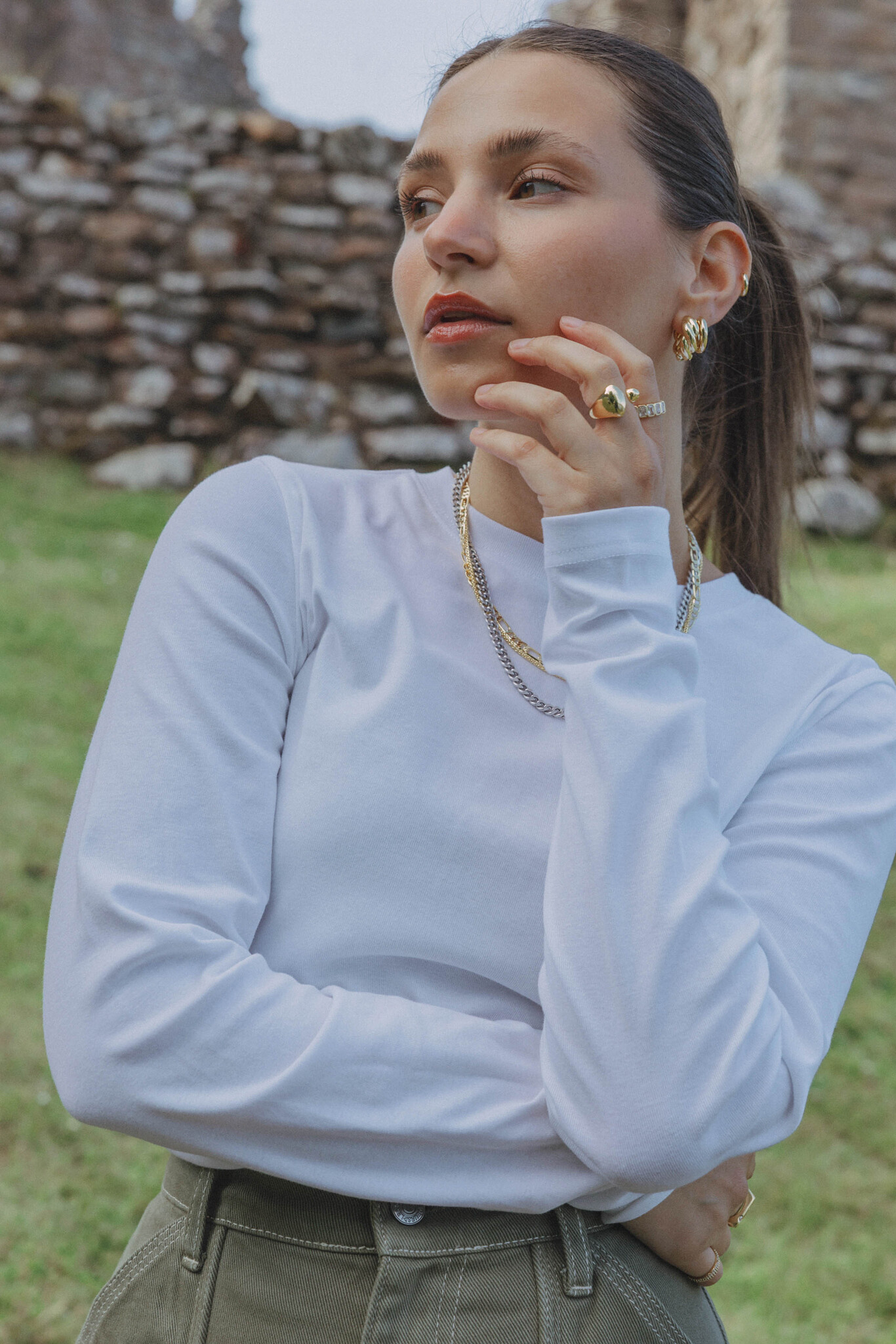 Les Soeurs T-shirt à manches longues Mass 8. Stretch doux, coupe ajustée. Ce longsleeve blanc en mélange de coton doux ép...
