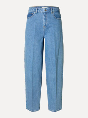 Jean barrel Liva Kori. Denim revisité. Ce jean barrel bleu est ample au niveau des cuisses et se resserre avec élégance à...