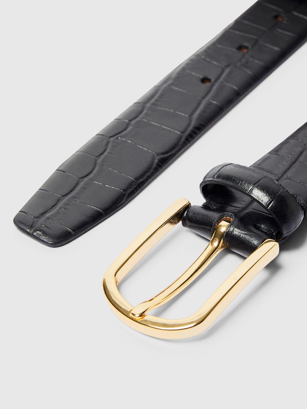 Selected Ceinture en cuir Iona 3. Must-have classic. Cette ceinture noire en cuir embossé façon croco avec boucle dorée a...