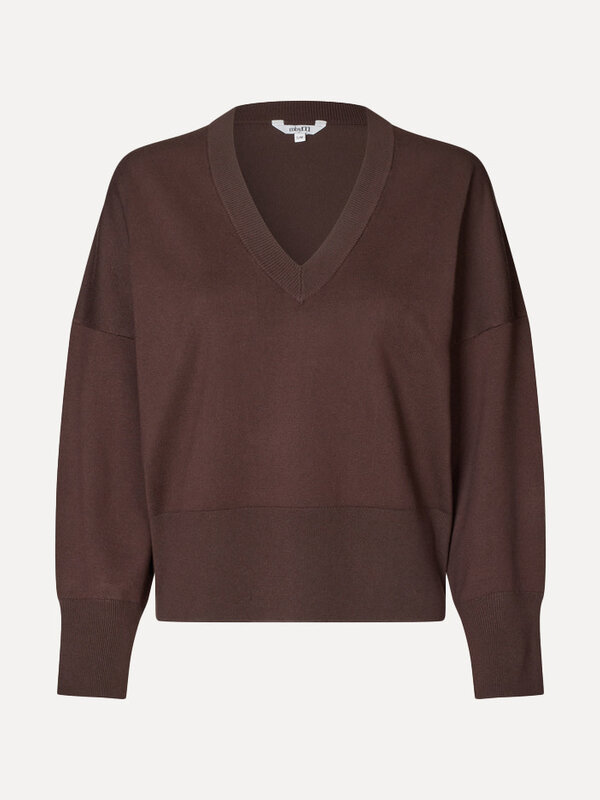 MBYM Pull à col en V Gillian Bravani 2. Warm tones, timeless charm. Ce col en V doux dans une élégante teinte brun foncé ...