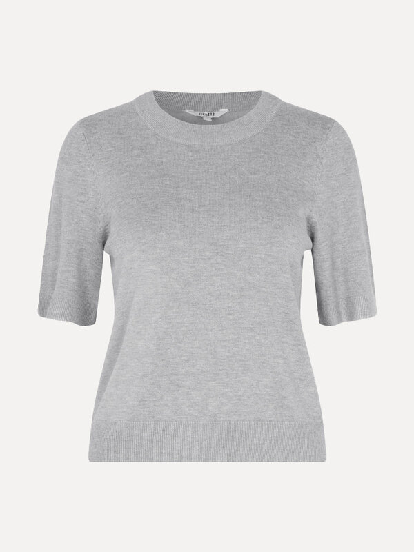 MBYM Knitted sweater Carla Bravani 2. Soft grey. This short-sleeve sweater in a soft grey shade stands out with its refin...