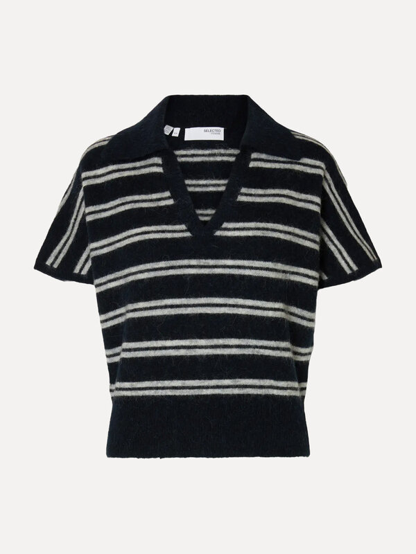 Selected Gebreide polo Lulu 2. Timeless stripes. Deze gebreide polo combineert klassieke streepjes met een tijdloze pasvo...