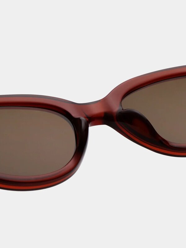 A.Kjaerbede Lunettes de soleil Winnie 5. Winnie est un classique moderne. Inspirée par les tendances de la mode scandinav...
