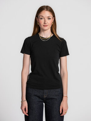 T-Shirt Gamipy. Minimalistisch maar moeiteloos stijlvol. Deze superzachte zwarte T-shirt heeft een licht aansluitende pas...