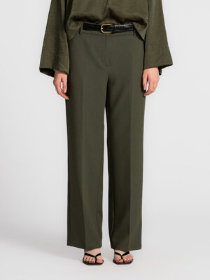 Wijde broek Rita. Incoming: flattering long legs. Deze khaki pantalon met wijde pijpen verlengt je silhouet en voelt heer...