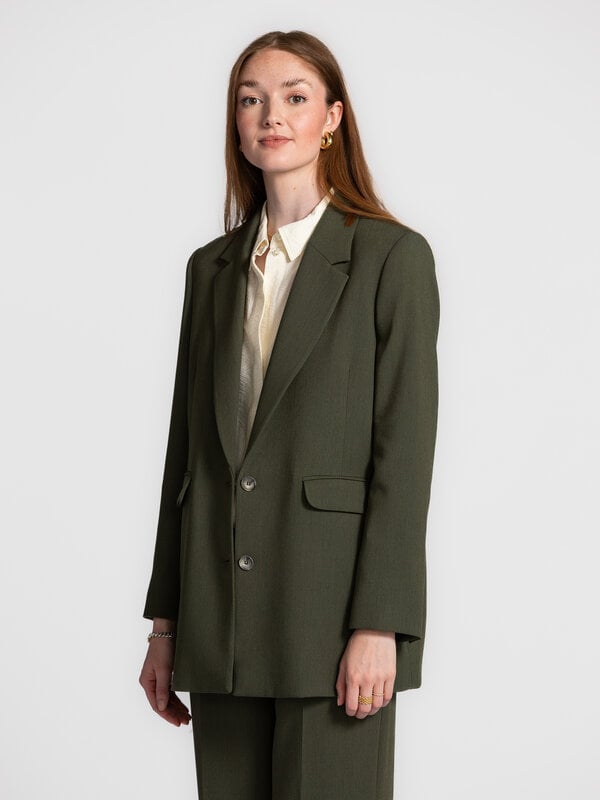 Selected Blazer Décontracté Rita 1. Investissez dans le style avec ce blazer vert foncé intemporel. Sa coupe décontractée...