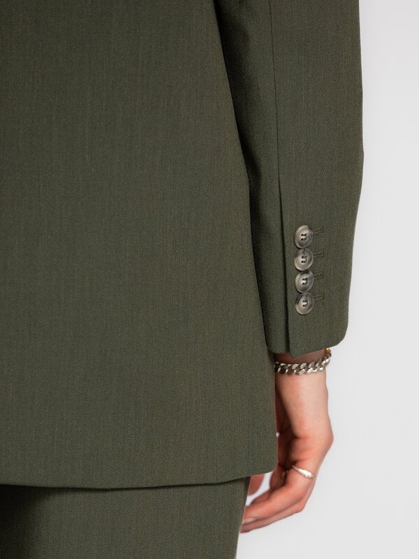Selected Blazer Décontracté Rita 5. Investissez dans le style avec ce blazer vert foncé intemporel. Sa coupe décontractée...