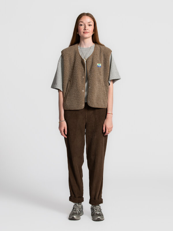American Vintage Ribbed pants Padow 3. Chic in chocolate. This dark brown corduroy trouser with a high waist and relaxed ...