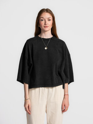T-Shirt Afoma. Cool meets comfort - dit oversized T-shirt in gewassen zwart voelt zacht aan dankzij 100% katoen. De halfl...