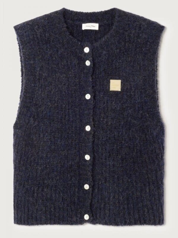 American Vintage Gebreide vest East 2. De East mouwloze knit valt op door zijn fluffy textuur en verfijnde afwerking. Geb...