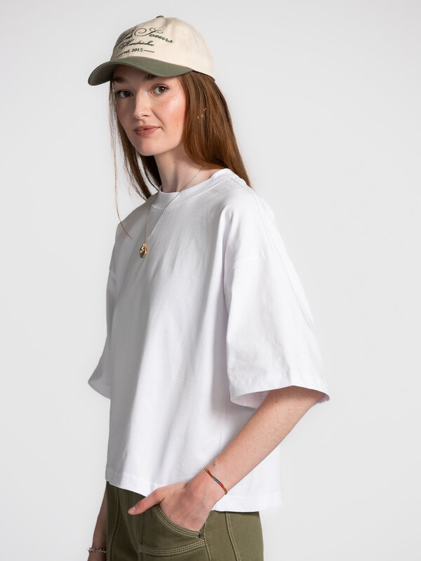 Les Soeurs Boxy T-Shirt Tiara 4. Geef je basics dit seizoen een update met deze T-shirt in een comfortabele boxy fit. Gem...