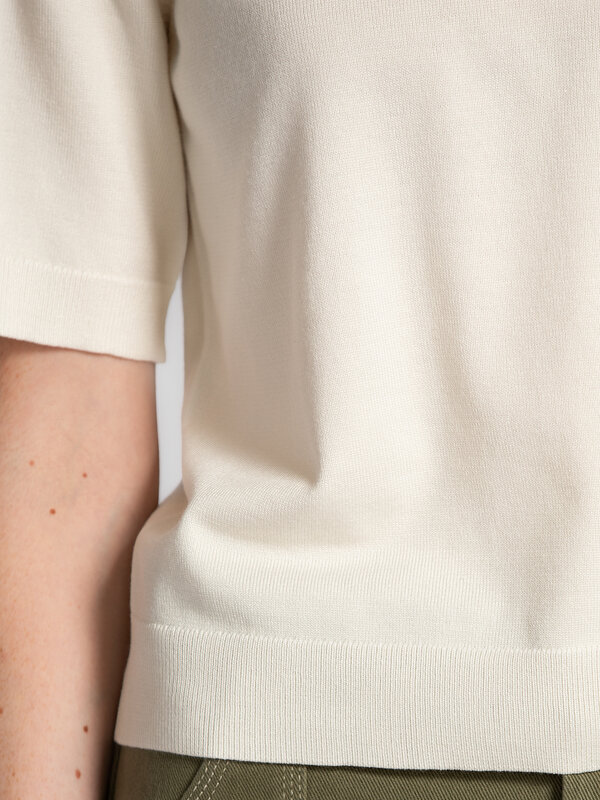MBYM Knitted sweater Carla Bravani 5. Pure elegance. This short-sleeve top in a soft sugar-white shade feels light and co...