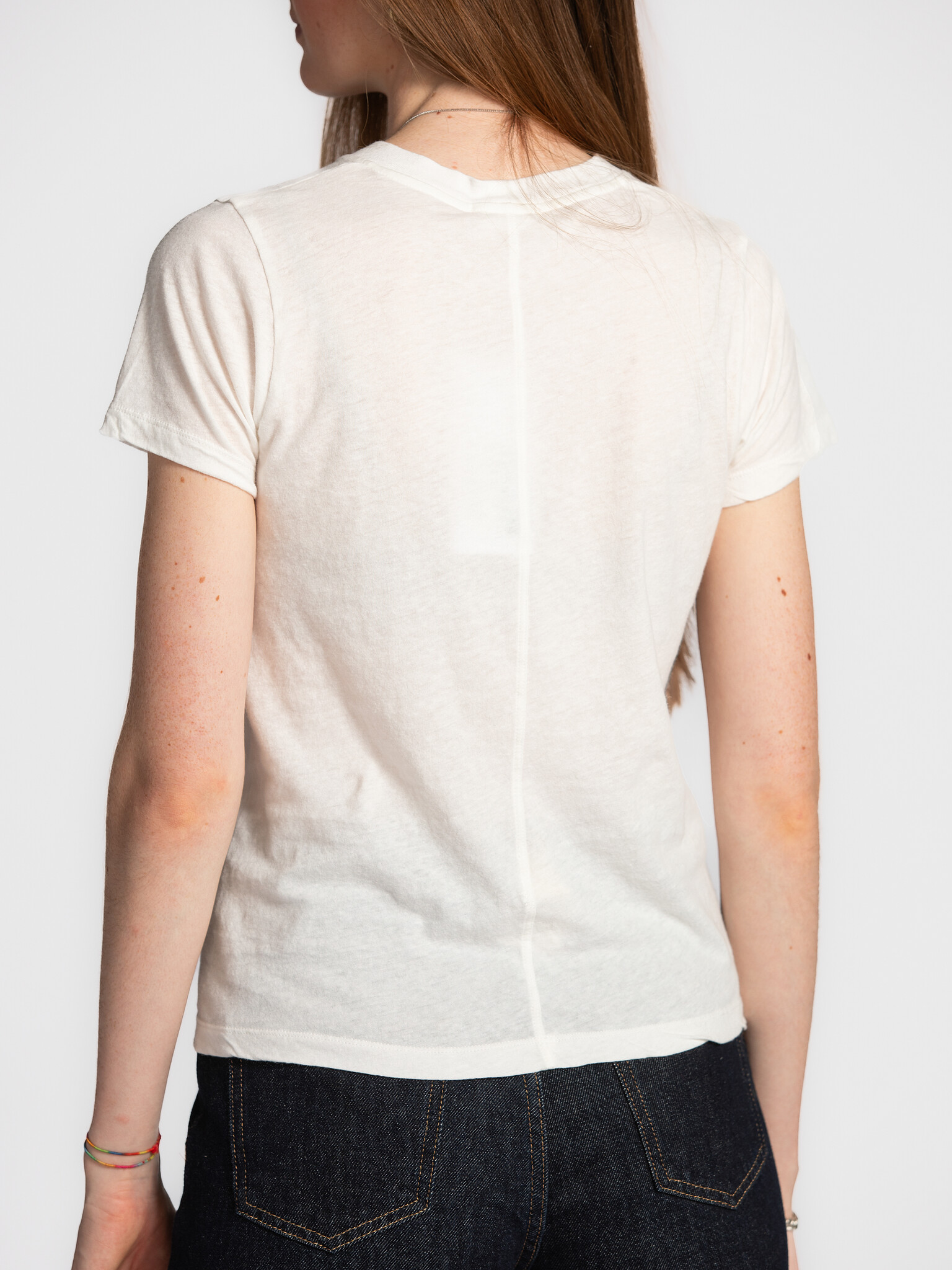 American Vintage T-Shirt doux Gamipy 4. Less is more. Ce T-shirt blanc ultra doux a une coupe légèrement ajustée et une s...