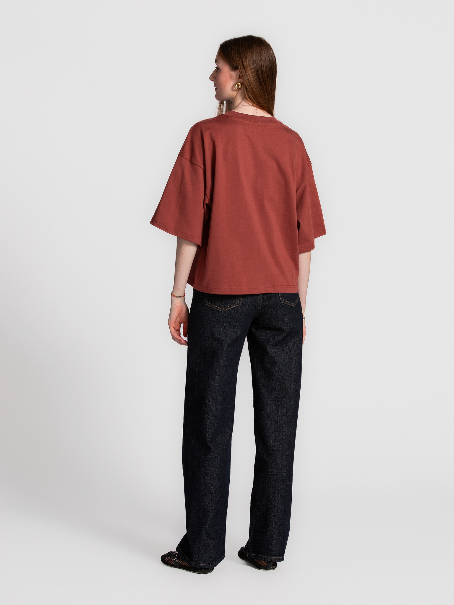 Les Soeurs Boxy T-Shirt Tiara 4. Burgundy is back – deze katoenen T-shirt met boxy fit en ronde hals geeft een frisse twi...