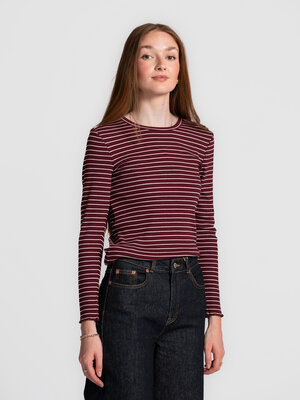 Longsleeve T-Shirt Anna. Burgundy chic. Ce top côtelé bordeaux est une pièce essentielle à avoir sous la main. Doux et fl...