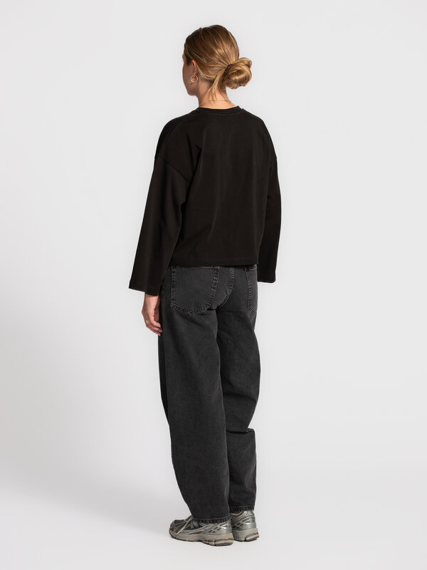 Les Soeurs Longsleeve T-Shirt Aline 4. Discover the versatility of this boxy fit T-shirt with long sleeves – the ultimate...