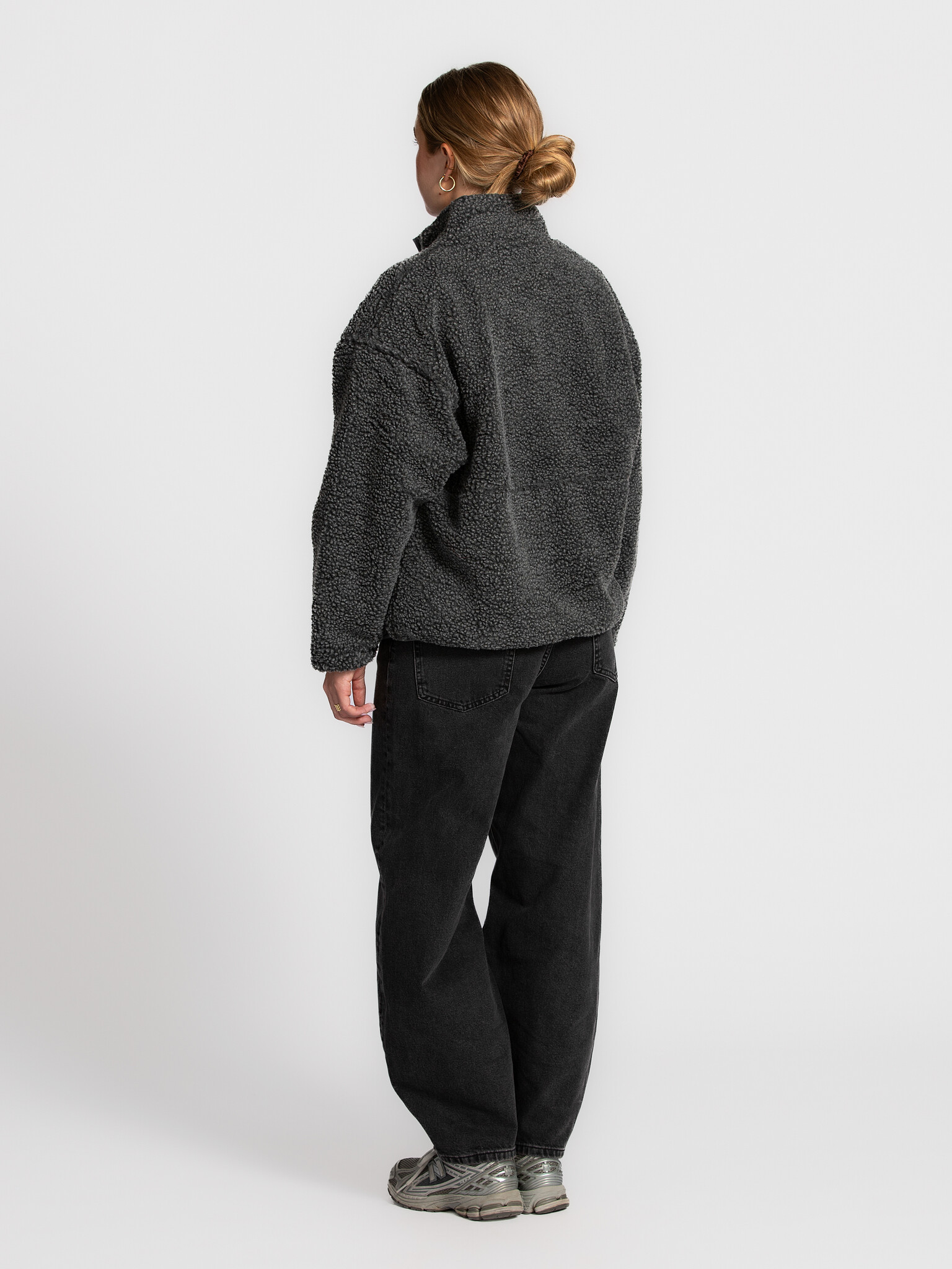 American Vintage Vest Hoktown 5. Meet your fluffiest layer for fall. Deze grijze teddyvest met lange mouwen is de ultieme...