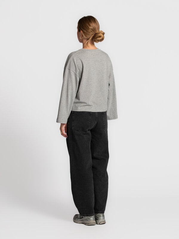 Les Soeurs T-shirt à manches longues Aline 4. Pas envie de stress de choix? Ce t-shirt basique boxy complète n'importe qu...