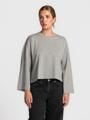 Longsleeve T-shirt Aline. Geen zin in keuzestress? Dit boxy basic T-shirt maakt werkelijk élke outfit af. Het longsleeve ...