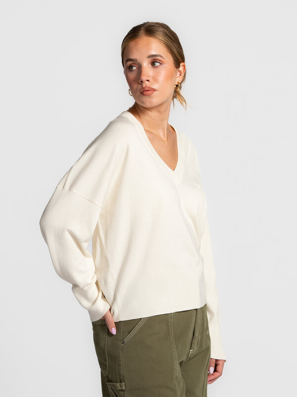 MBYM Pull à col en V Gillian Bravani 1. V for versatile. Ce pull doux à col en V flatteur est l’allié parfait pour la mi-...