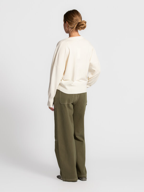 MBYM V-hals trui Gillian Bravani 6. V for versatile. Deze zachte trui met flatterende V-hals is precies wat je zoekt voor...