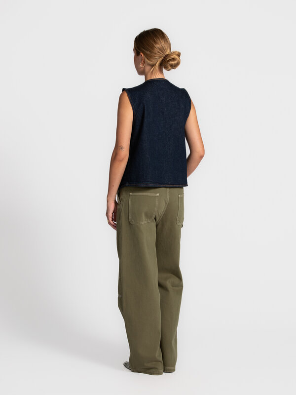 Selected Mouwloze denim top Vida-Kori 4. Denim days. Deze mouwloze, asymmetrische top is een denim eyecatcher. Perfect vo...