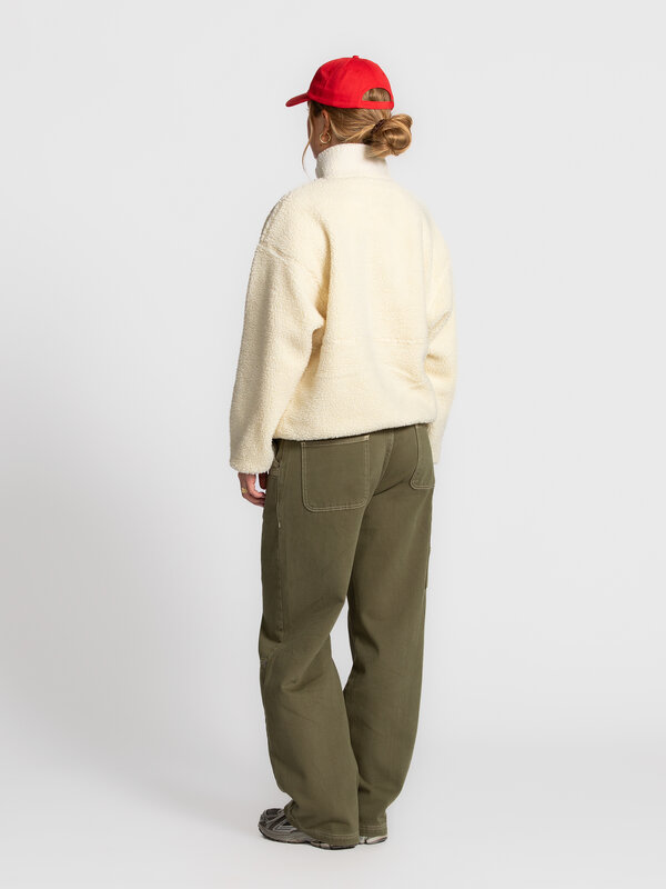 American Vintage Vest Hoktown 6. Embrace the ultimate comfort of this cardigan in a soft bouclé quality, perfect for cool...