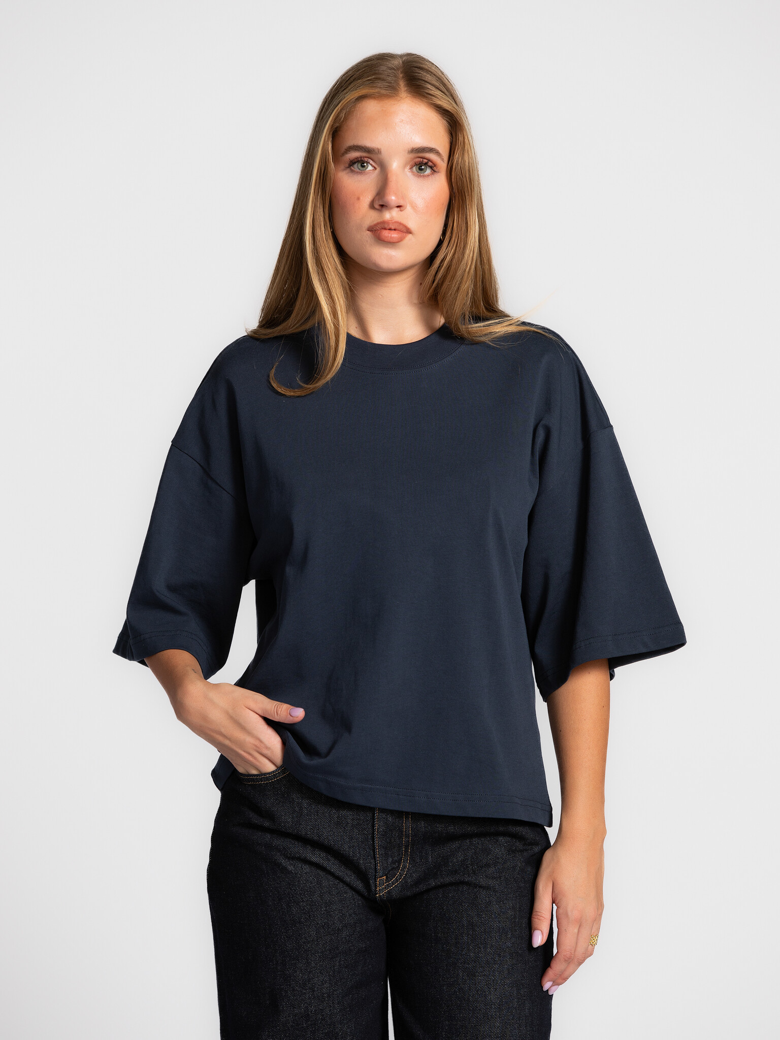 Les Soeurs Boxy T-Shirt Tiara 1. Geef je basics dit seizoen een update met deze T-shirt in een comfortabele boxy fit. Gem...