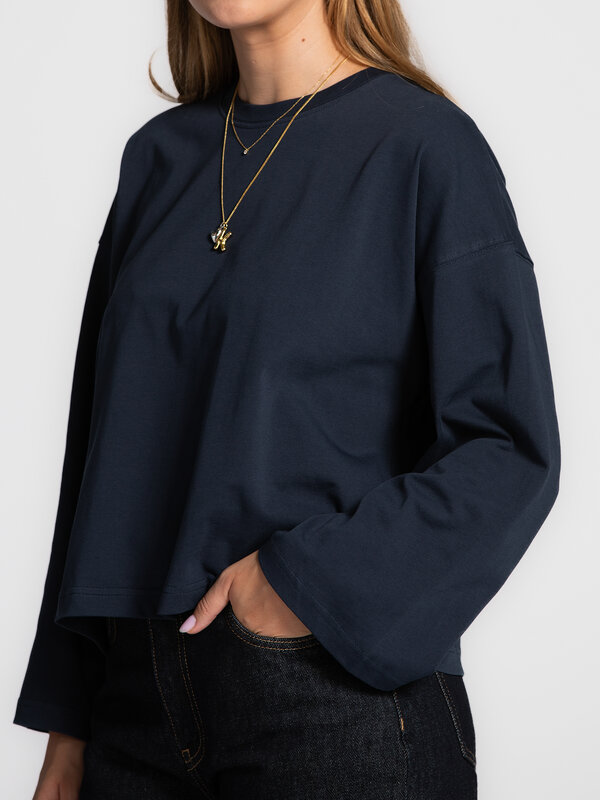 Les Soeurs Longsleeve T-shirt Aline 6. This fall, navy is the new black! The Aline longsleeve is a shirt that can be endl...