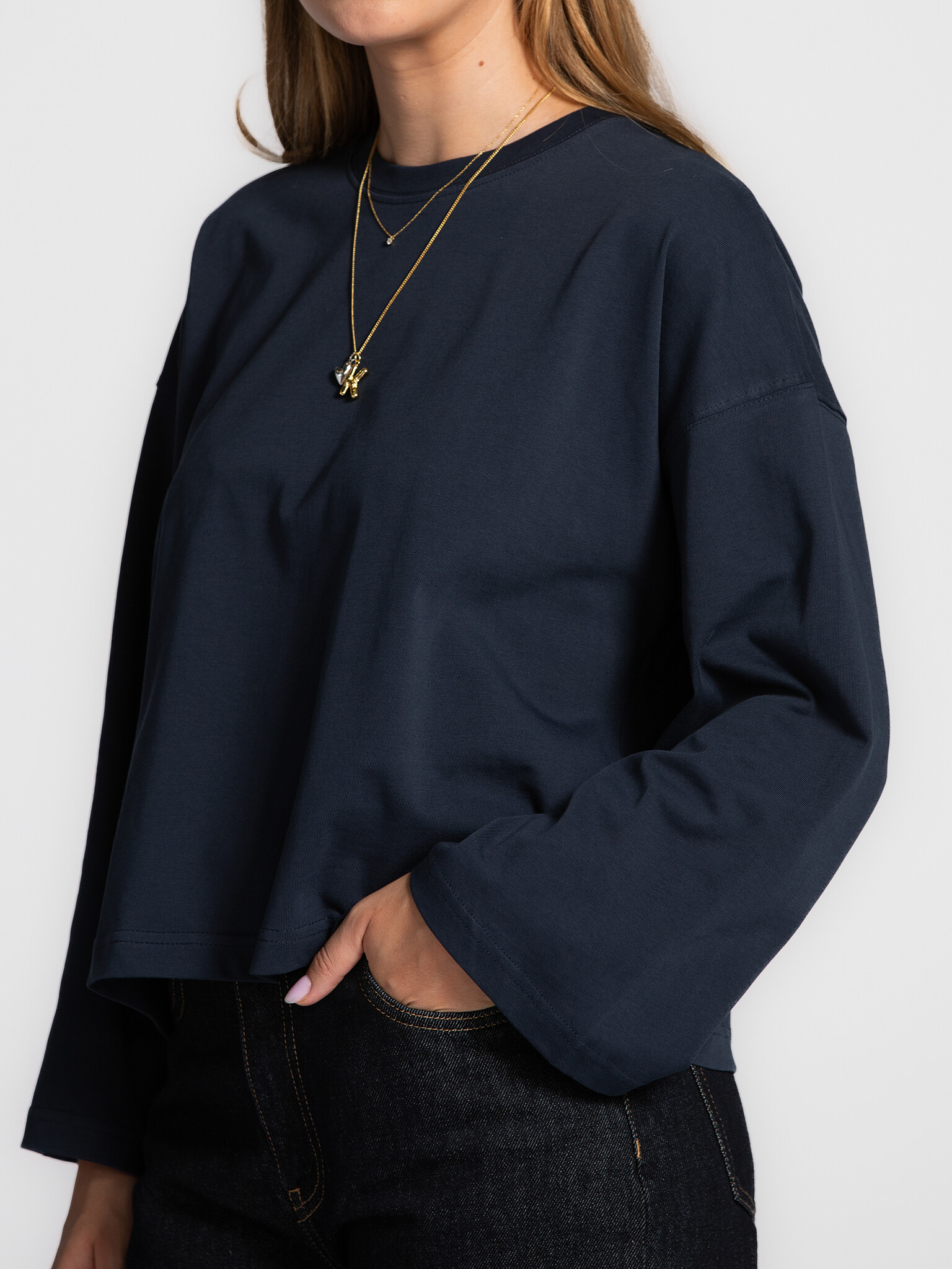 Les Soeurs Longsleeve T-shirt Aline 6. This fall, navy is the new black! The Aline longsleeve is a shirt that can be endl...