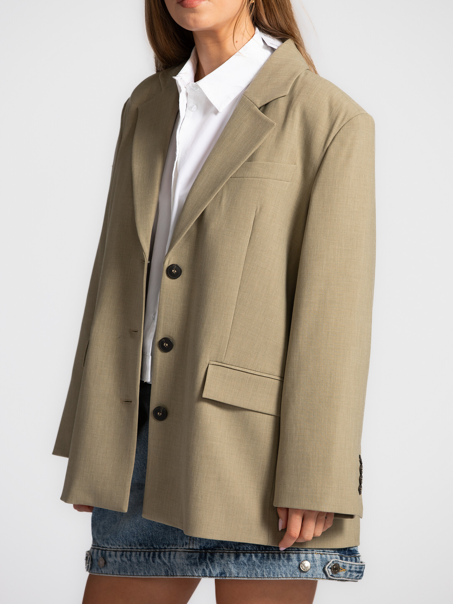 Selected Oversized blazer Rita Lano 3. Bigger & bolder. This oversized blazer with subtle shoulder padding instantly powe...