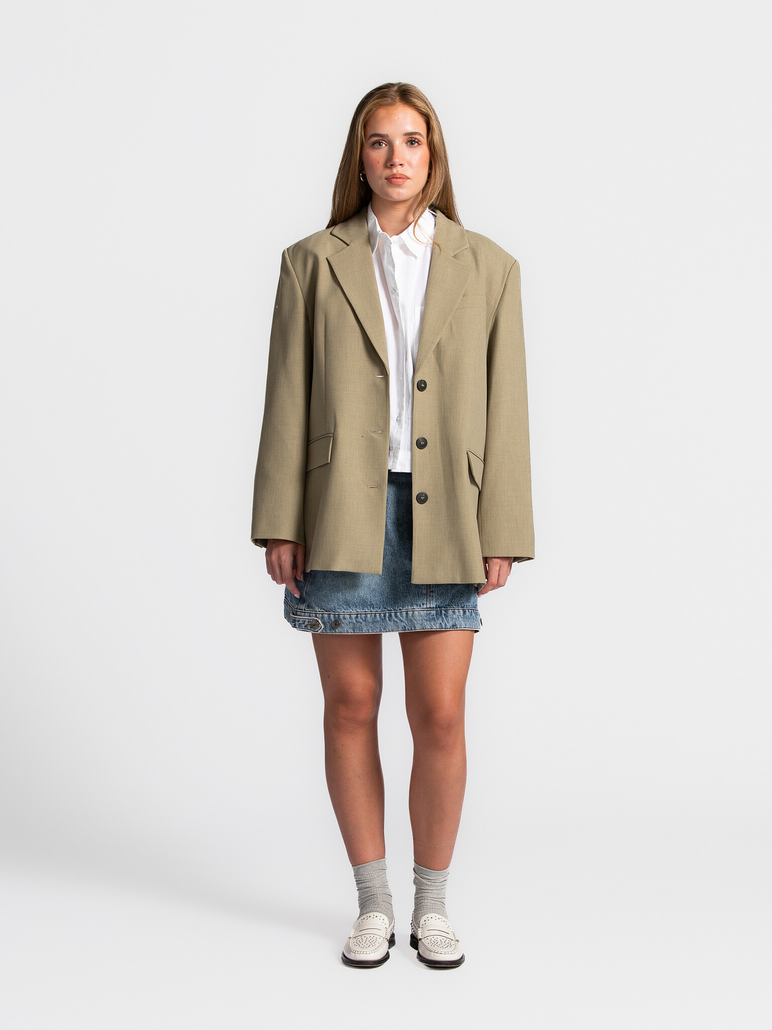 Selected Oversized blazer Rita Lano 4. Bigger & bolder. This oversized blazer with subtle shoulder padding instantly powe...