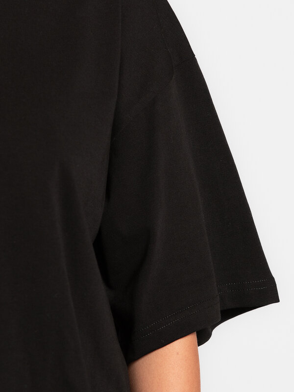 Les Soeurs Boxy T-Shirt Tiara 3. Update your basics this season with this T-shirt in a comfortable boxy fit. Made from so...
