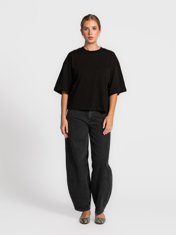 Les Soeurs Boxy T-Shirt Tiara 1. Update your basics this season with this T-shirt in a comfortable boxy fit. Made from so...
