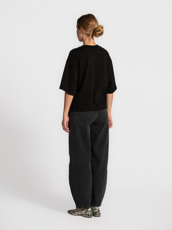 Les Soeurs Boxy T-Shirt Tiara 4. Update your basics this season with this T-shirt in a comfortable boxy fit. Made from so...